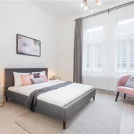 Apts In Old Town By Michal&friends דירה פראג
